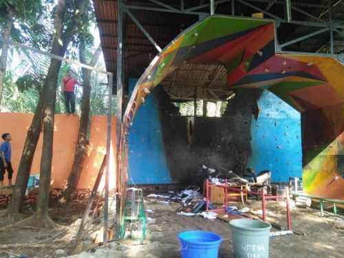 Salah satu fasilitas di Kampus UMI yang dirusak