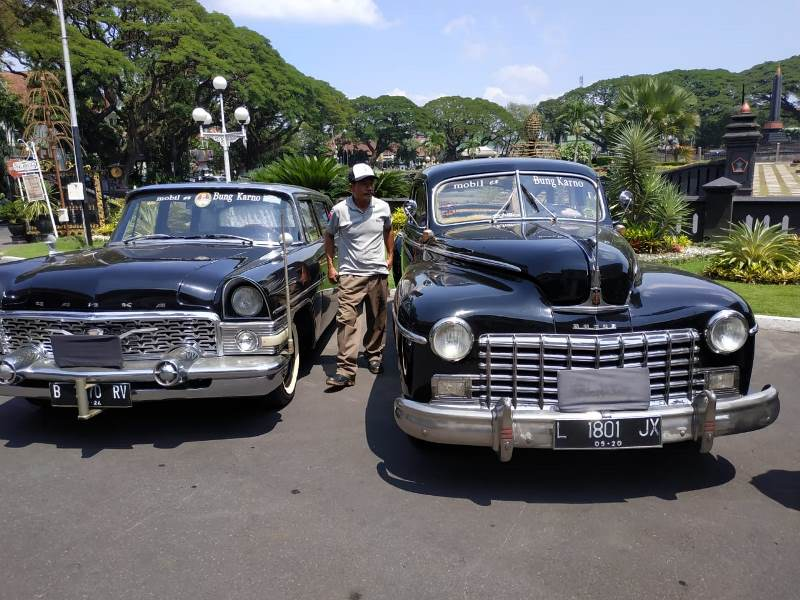 Perhimpunan Penggemar Mobil Kuno Indonesia (PPMKI) menggelar kegiatan tur dalam kota di Kota Batu dan Kota Malang, Jawa Timur serta pameran di Balaikota Malang, pada 22-24 November 2019. Medcom.id/ Daviq Umar Al Faruq