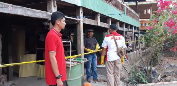 Penyidik Polres Jeneponto saat melakukan olah tempat kejadian perkara, Kampung Batu-batua, Desa Datara, Kecamatan Bontoramba, Kabupaten Jeneponto, Sulawesi Selatan. (Foto: Medcom.id/Syawaluddin)