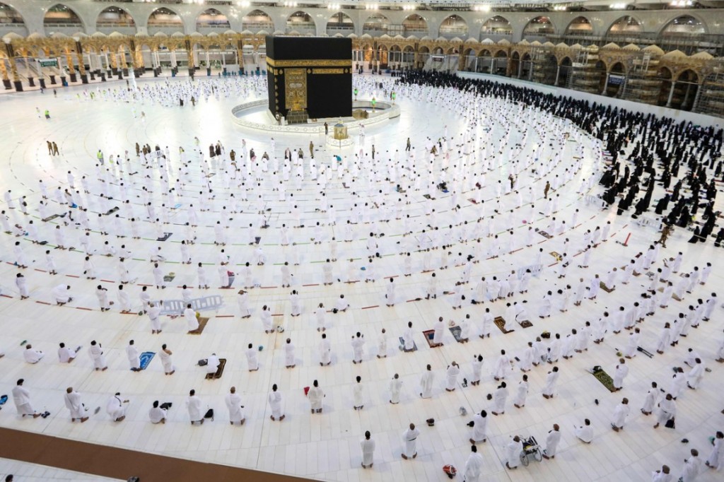 Ilustrasi ibadah umrah saat pandemi covid-19. AFP