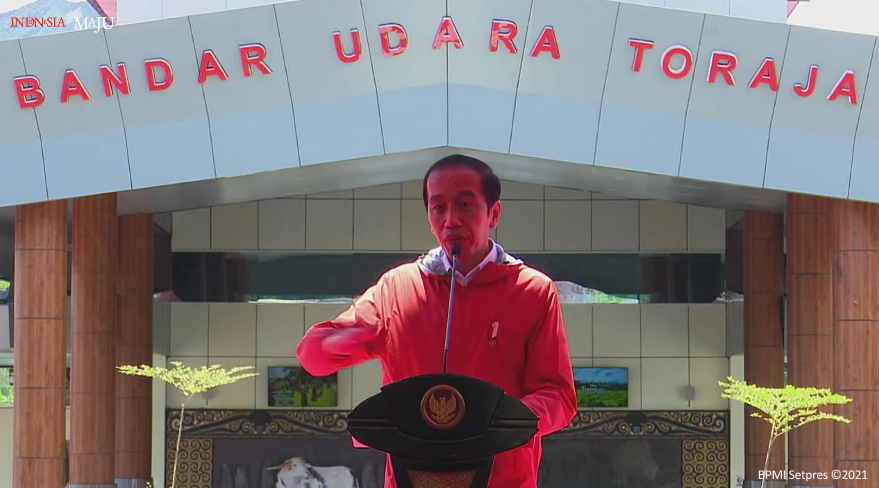 Presiden Joko Widodo saat meresmikan Bandara Toraja di Kabupaten Tana Toraja, Sulawesi Selatan. Sumber: Youtube/Sekretariat Presiden