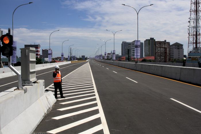 Jalan Tol Layang A.P Pettarani/ Antara Foto: Arnas Padda