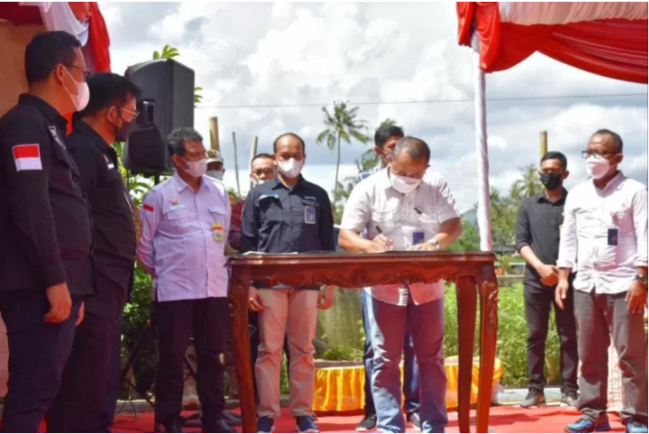 Penandatangan nota kesepahaman tentang kesanggupan menyerap gabah perum bulog saat panen raya di Kabupaten Maros, Sulawesi Selatan/Foto: Humas Bulog Sulselbar