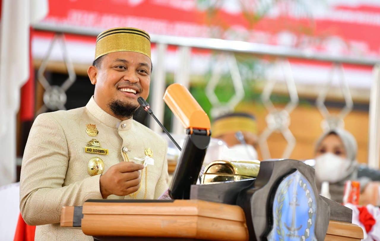 Plt Gubernur Sulawesi Selatan Andi Sudirman Sulaiman saat menghadiri Sidang Paripurna Istimewa DPRD Kabupaten Bone. (Foto: Sulselprov.go.id)