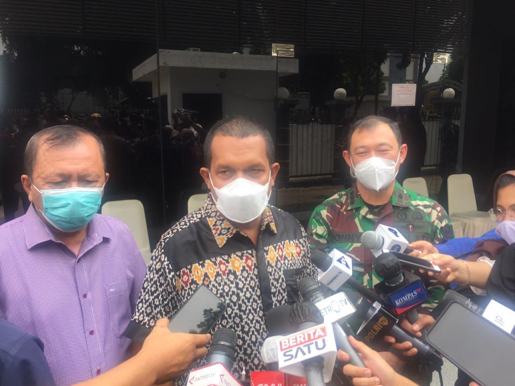 Wakil Ketua Komisi IX DPR Emanuel Melkiades Laka Lena (tengah). Foto: Medcom.id/Fachri Audhia Hafiez