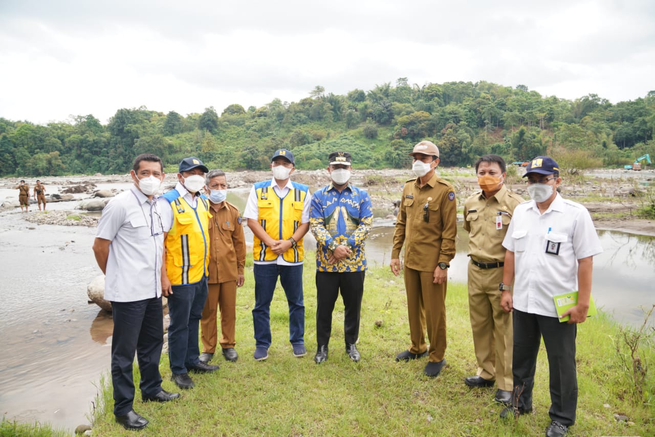 Plt Gubernur Sulawesi Selatan Andi Sudirman Sulaiman (keempat dari kanan). Sumber: Sulselprov.go.id