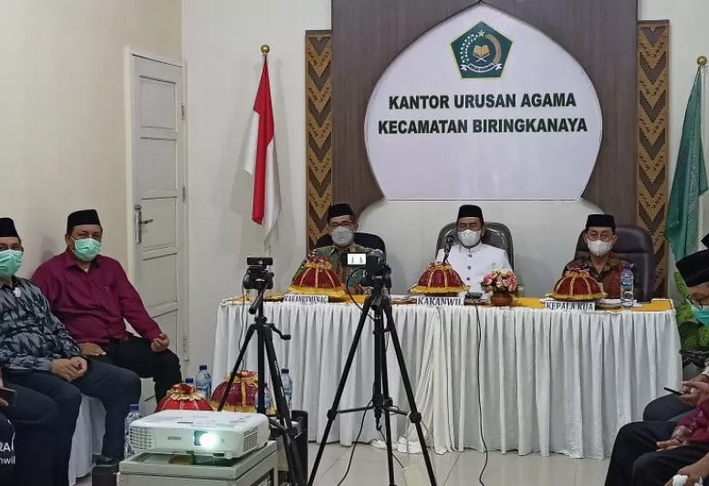 Kepala Kanwil Kemenang Sulsel saat mengikuti pencanganan enam KUA di Indonesia sebagai pusat pelayanan keagamaan oleh Menag Yaqut Cholil Qoumas. Foto Humas Kanwil Kemenag Sulsel