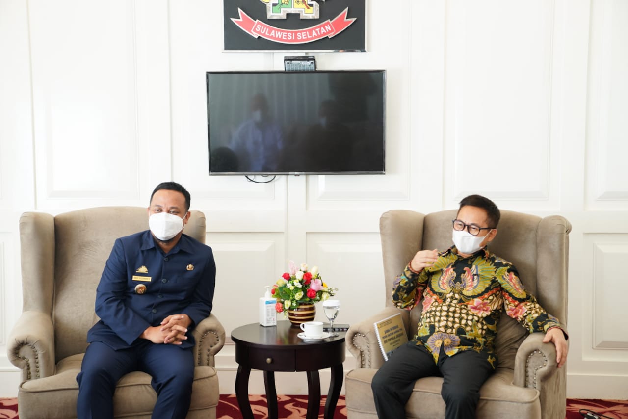 Staf Khusus (Stafsus) Wakil Presiden RI Sukriansyah S Latief menemui Plt Gubernur Sulawesi Selatan (Sulsel) Andi Sudirman Sulaiman pada Senin, 21 Juni 2021. (Sumber: Sulselprov.go.id)