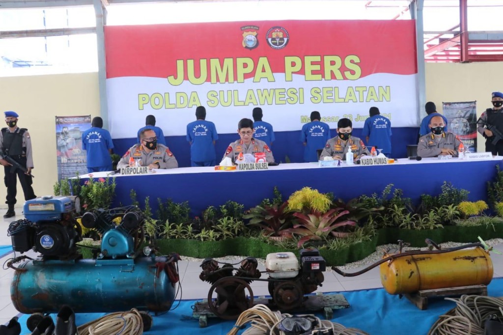 Kapolda Sulsel, Irjen Pol Merdisyam, saat merilis kasus penangkapan pelaku ilegal fishing di Makassar, Sulawesi Selatan, Rabu, 23 Juni 2021. Medcom.id/Muhammad Syawaluddin