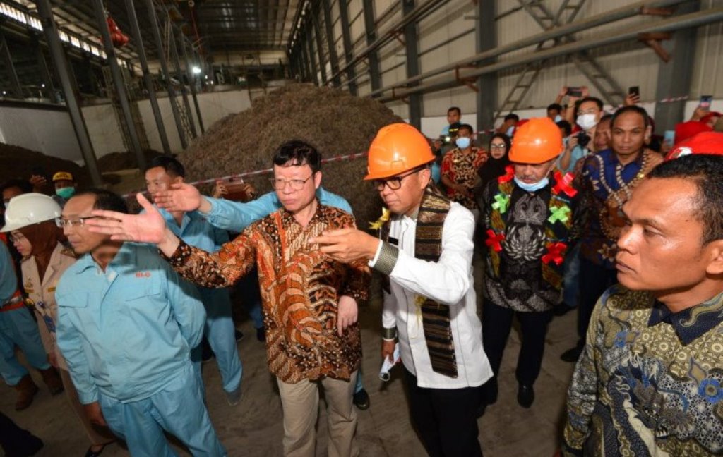 Gubernur Sulsel non aktif Nurdin Abdullah pada acara launching ekspor rumput laut di Pinrang 2019 (Foto: Antara/Humas Pemprov Sulsel)