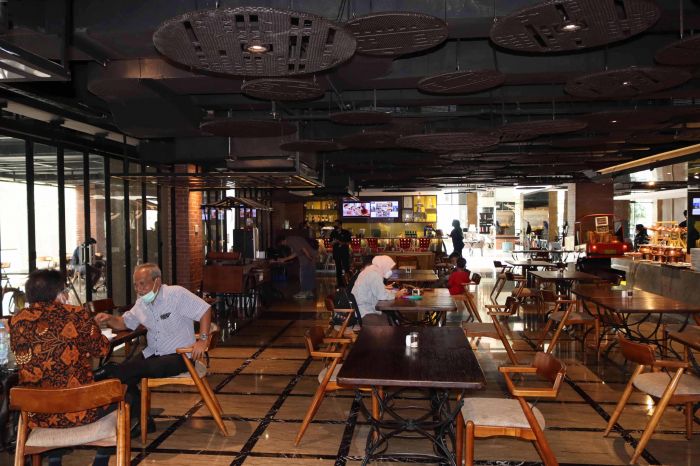 Kondisi restoran di DKI selama pandemi covid-19. Foto: MI/Adam Dwi