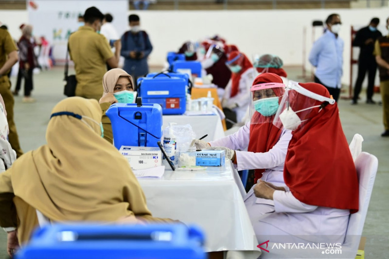 Ilustrasi - Pelaksanaan vaksinasi massal oleh Dinas Kesehatan Sulawesi Selatan di Makassar, Sulsel. ANTARA Foto.HO