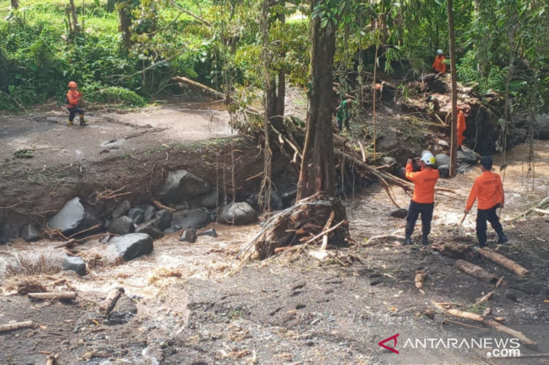 Tim Basarnas dan BPBD belum menemukan korban banjir bandang di Minahasa Tenggara. (ANTARA/HO-Dok. Pribadi). 