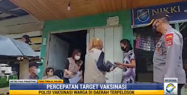 Polres Tana Toraja, Sulawesi Selatan gelar vaksinasi covid-19 dengan door to door. Foto: Dok/Metro TV