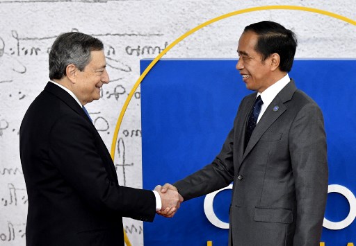 Presiden Joko Widodo bersama dengan PM Italia Mario Draghi di KTT G20./AFP Presiden Joko Widodo bersama dengan PM Italia Mario Draghi di KTT G20./AFP