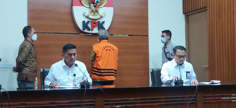 Kepala Divisi Konstruksi VI PT Adhi Karya Persero Dono Purwoko (memakai rompi tahanan KPK)/Medcom.id/Candra.