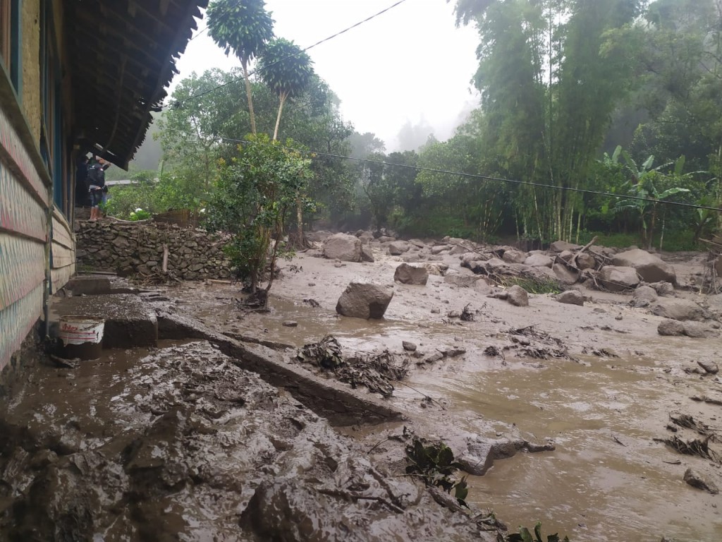 Suasana pascalongsor dan banjir bandang di Gunung Mas, Puncak, Bogor, Senin, 19 Januari 2021. Foto: Medcom.id/Rizky Dewa