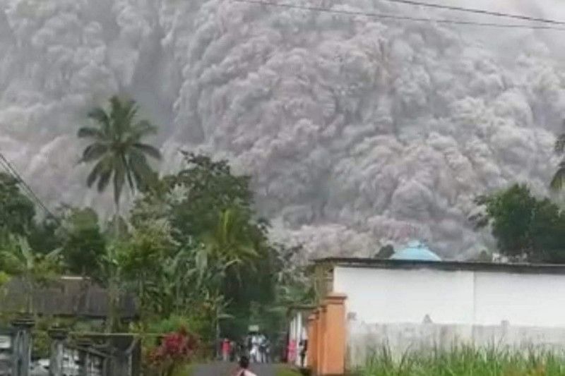 Gunung Semeru erupsi. Beranda Antaranews.