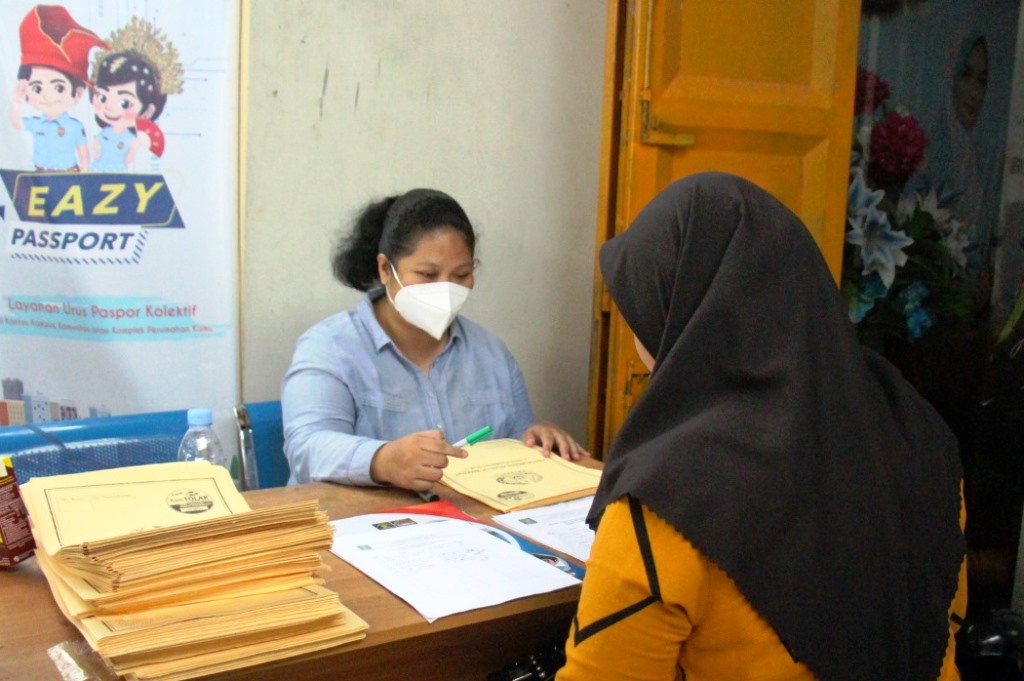 Kantor Imigrasi Kelas I TPI Makassar menggelar Layanan Eazy Passport anggota KSU Firman Jaya (Foto:Dok)