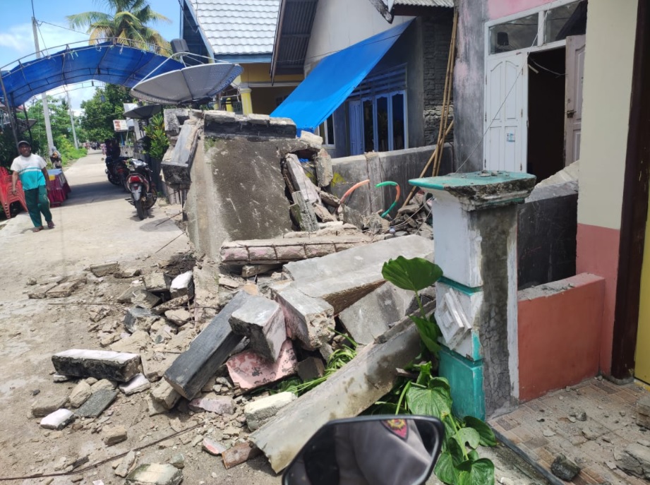 Rumah rusak di Pulau Selayar terdampak gempa Flores Timur. BNPB