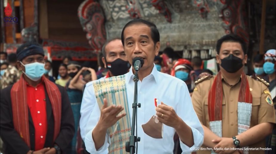 Kunjungan ke Samosir, Jokowi Resmikan Kampung Ulos Huta Raja