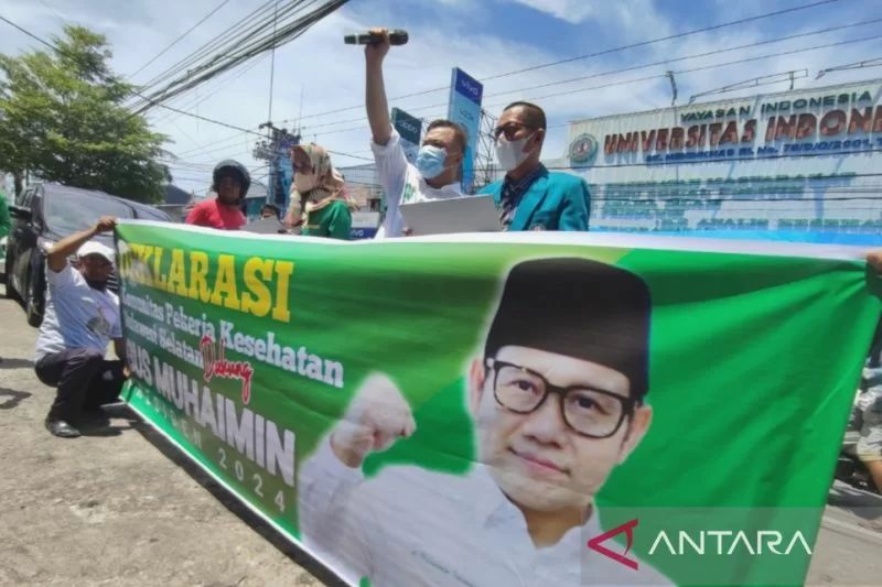 Perwakilan Alumni Universitas Indonesia Timur (UIT) mendeklarasikan dukungan politik kepada Abdul Muhaimin Iskandar-Andi Sudirman Sulaiman sebagai Capres-Cawapres pada Pemilu 2024. Foto: Antara/Darwin Fatir
