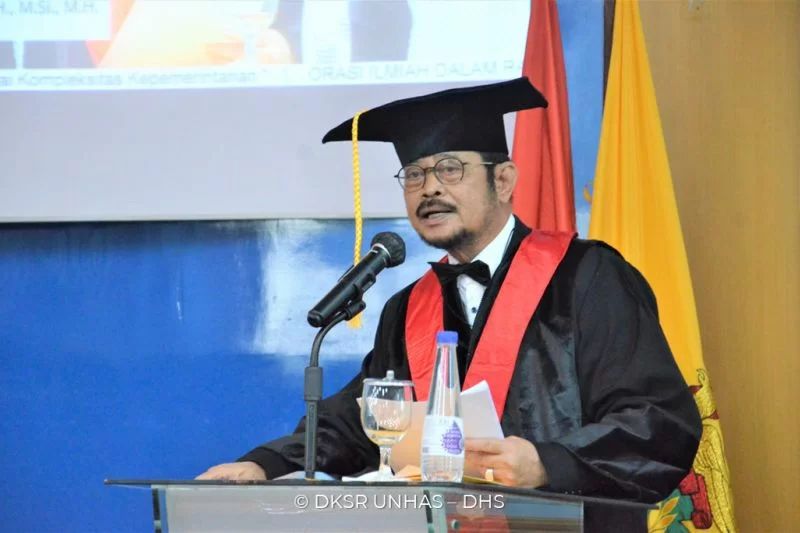 Mentan Syahrul Yasin Limpo menerima gelar Profesor Kehormatan Unhas di Makassar, Kamis, 17 Maret 2022. Foto: Antara/HO-Unhas