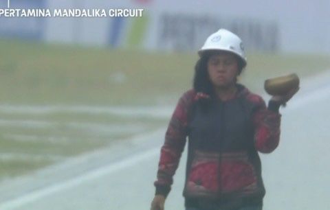 Pawang hujan di Sirkuit Mandalika, Minggu, 20 Maret 2022. Foto: Medcom.id/MotoGP