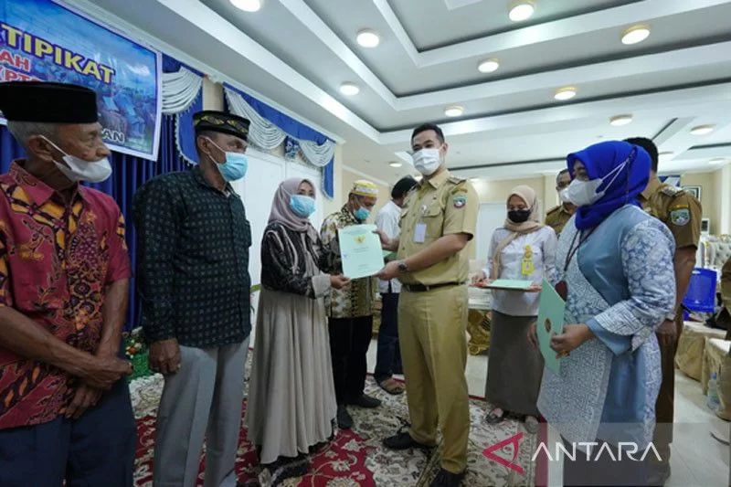 Bupati Pangkep Bagikan Sertifikat Tanah Gratis untuk Warga Pulau