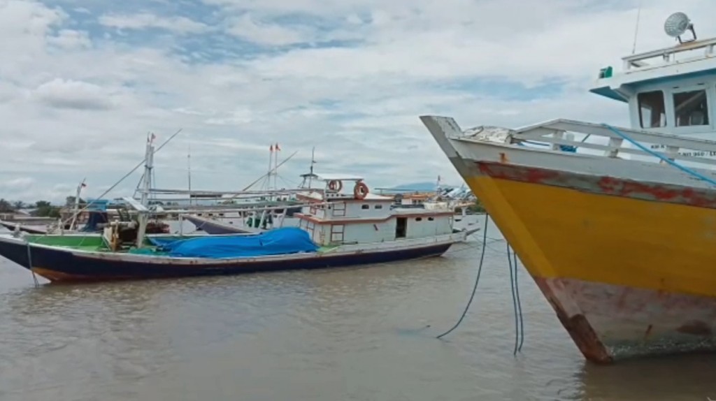 Nelayan di Jeneponto Sulsel tak melaut lantaran krisis solar.