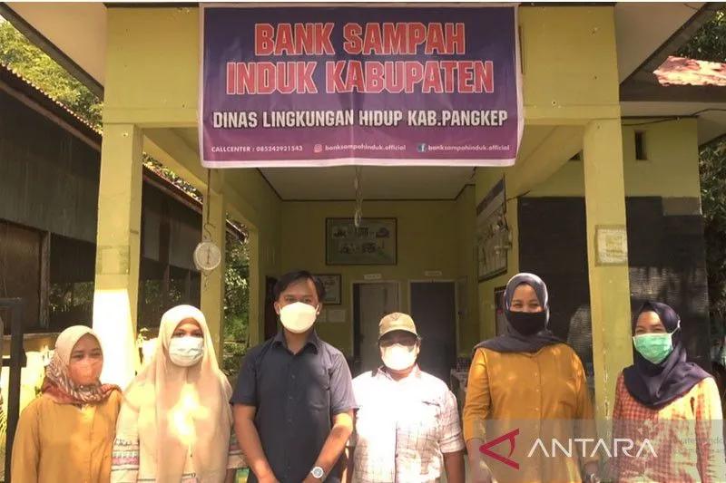 Bank sampah induk kabupaten binaan DLH Pangkep. Foto: Antara/HO-Humas Diskominfo Pangkep