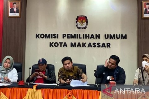 Komisioner KPU Makassar saat menggelar rapat pleno pemutakhiran data pemilih di Makassar. Dokumentasi/ ANTARA