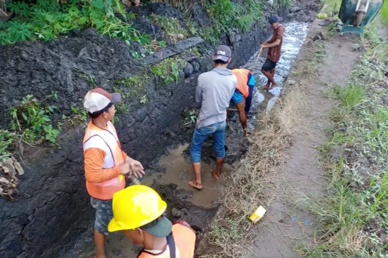Pengerjaan saluran irigasi Leworeng di Kabupaten Soppeng, Sulsel tahun 2022. Foto: Antara/HO-Humas Pemprov Sulsel