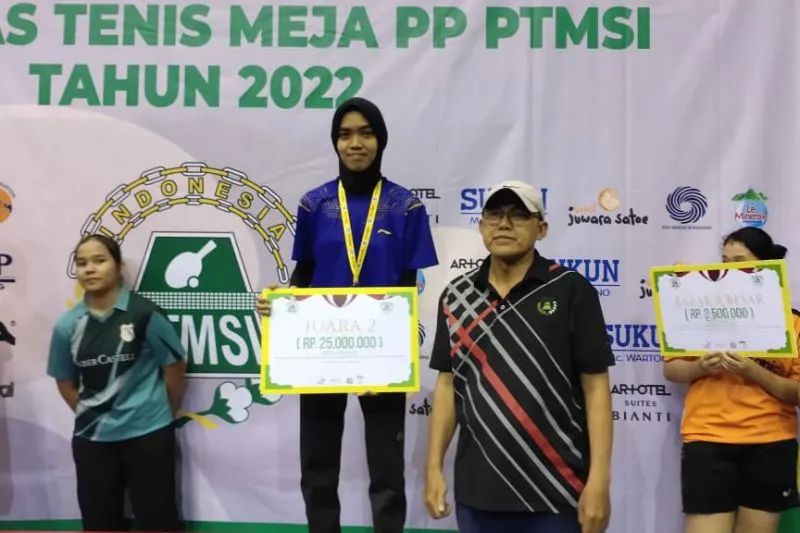 Atlet putri asal Sulawesi Selatan Nuraini Shaliha, berhasil meraih medali perak di Kejuaraan Nasional (Kejurnas) Tenis Meja di GOR Amongrogo, Yogyakarta, 1-6 Juli 2022.ANTARA/HO