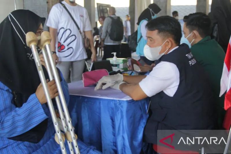 Pelaksanaan vaksinasi COVID-19 inklusif yang dihadiri sejumlah disabilitas dan digelar di Kabupaten Gowa, Sulsel. ANTARA Foto/HO-Humas AIHSP