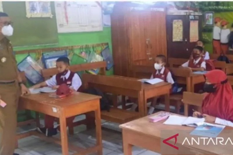 Kadisdik Makassar Muhyiddin Mustakim di salah satu sekolah di Makassar. ANTARA/Dokumentasi Pribadi