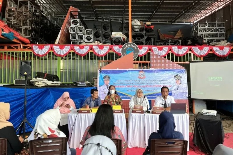 Suasana sosialisasi dan pembentukan shelter warga oleh Dinas Pemberdayaan Perlindungan Perempuan dan Anak (DP3A) Kota Makassar, di lorong wisata Sutphen Gunung Lokon, Kelurahan Lariang Bangngi, Kecamatan Makassar, Sulawesi Selatan, Rabu (3/8/2022). ANTARA