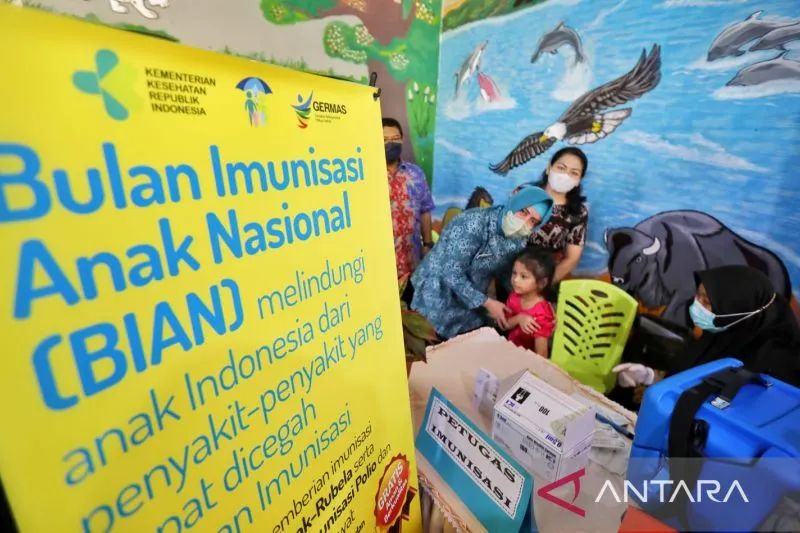 Pelaksanaan imunisasi anak dalam rangka Bulan Imunisasi Anak Nasional di Kota Makassar. ANTARA/HO-Unicef Perwakilan Sulsel