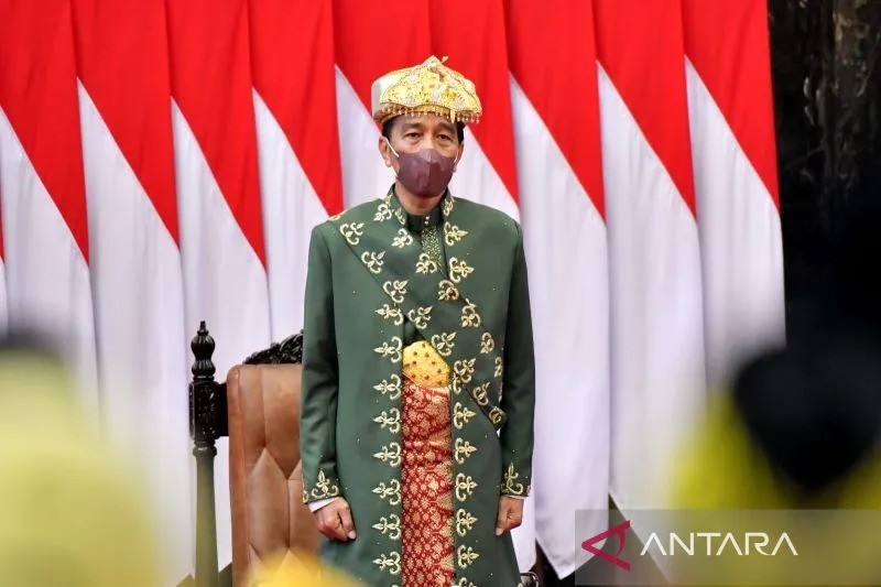 Presiden Joko Widodo menyampaikan pidato kenegaraan dalam rangka Hari Ulang Tahun (HUT) ke-77 Kemerdekaan RI pada Sidang Tahunan MPR Bersama DPR RI dan DPD RI Tahun 2022 di Gedung MPR/DPR/DPD RI, Jakarta, Selasa (16/8/2022) (ANTARA/Agus Suparto)