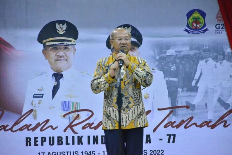 Bupati Jeneponto H Iksan Iskandar memberikan sambutan pada malam ramah tamah dalam rangkaian peringatan HUT ke-77 Kemerdekaan Republik Indonesia di Ruang Pola Panrannuanta, Jeneponto, Sulawesi Selatan, Rabu malam (17/8/2022). ANTARA/HO-Humas Diskominfo Je