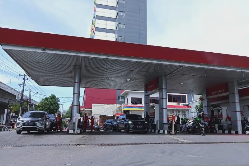 llustrasi suasana pengisian BBM subsidi dan non subsidi di salah satu Stasiun SPBU di Kota Makassar. Antara/Suriani Mappong