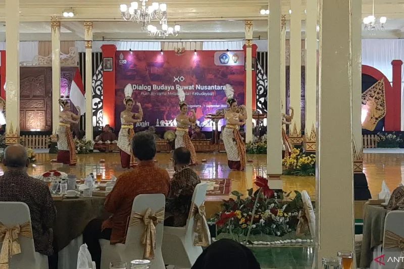 Pembukaan acara Dialog Budaya Ruwat Nusantara yang diselenggarakan oleh Kemendikbudristek di Yogyakarta pada Minggu (11/9/2022). (ANTARA/Yuni Arisandy)