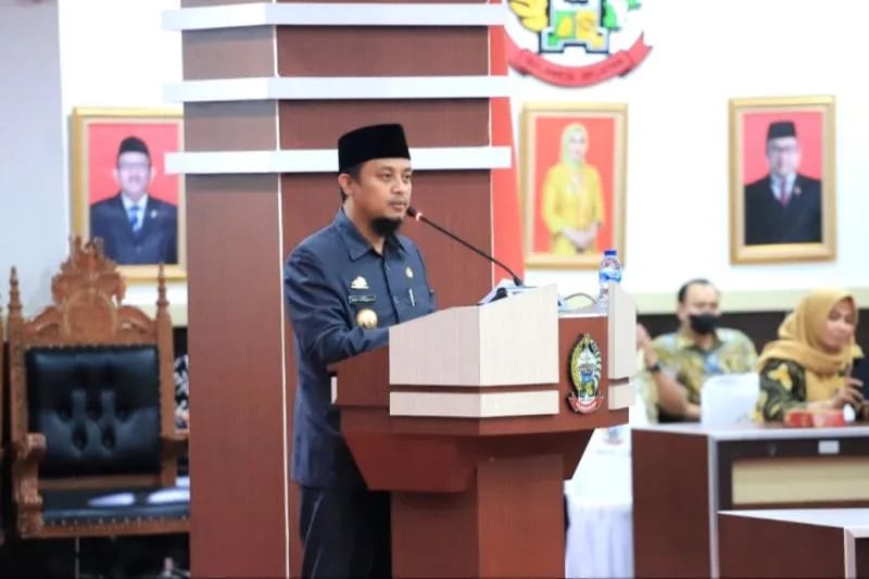 Gubernur Sulawesi Selaran Andi Sudirman Sulaiman membacakan pengusulan Nota Keuangan Rancangan Anggaran Pendapatan dan Belanja Daerah (APBD) Perubahan tahun anggaran 2022 di kantor DPRD Sulsel, Makassarm ANTARA/HO/Dokumentasi Humas DPRD Sulsel.