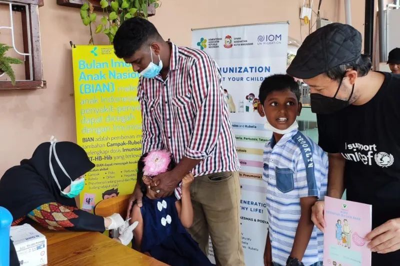 Pelaksanaan imunisasi BIAN pada anak-anak imigran yang berada di Makassar, Kamis (29/09/2022). ANTARA Foto/HO-Unicef perwakilan Sulsel
