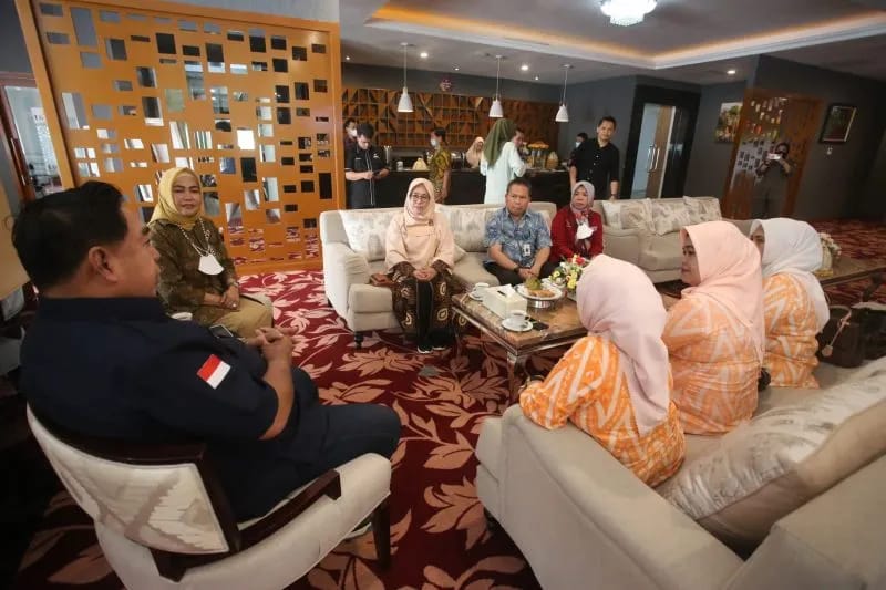 Sekdaprov Sulawesi Selatan Abdul Hayat Gani menerima kunjungan pengurus PPTI di Baruga Lounge Kantor Gubernur Sulsel Makassar, Jumat (30/9/2022).ANTARA/Ho-Pemprov Sulsel