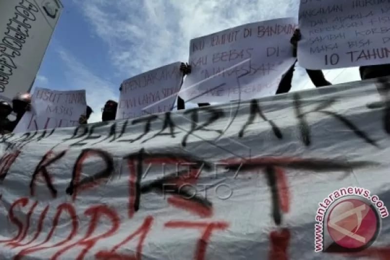 Arsip Foto. Aktivitas berdemonstrasi menurut penindakan terhadap pelaku kekerasan dalam rumah tangga (KDRT) di Kota Makassar, Sulawesi Selatan. (ANTARA/FOTO/Yusran Uccang)