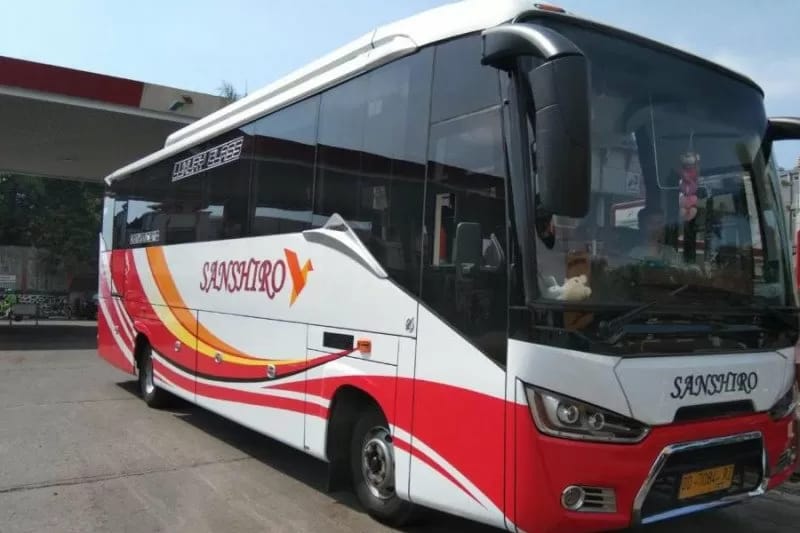Bus angkutan umum sedang parkir di Daya, Kecamatan, Biringkanaya, Kota Makassar, Sulsel. ANTARA/HO