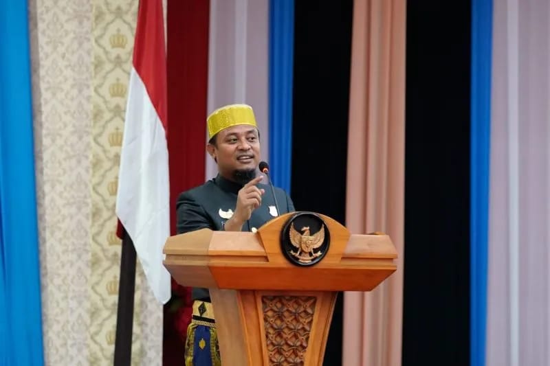 Gubernur Sulawesi Selatan Andi Sudirman Sulaiman memberikan sambutan dalam rapat paripurna bertepatan dengan peringatan 417 tahun Kabupaten Kepulauan Selayar. (HO Pemprov Sulsel)
