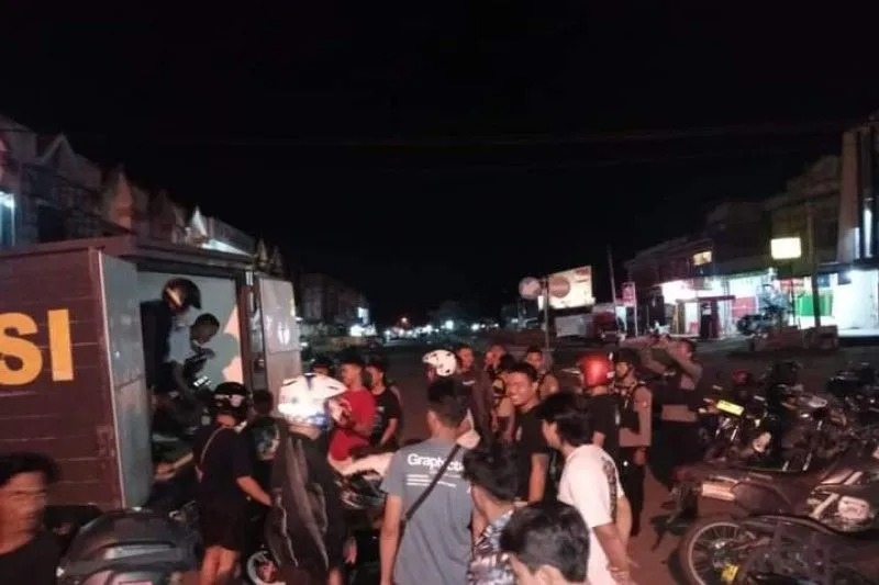 Polres Mamuju Provinsi Sulawesi Barat (Sulbar) menyita kendaraan pelaku balap liar yang meresahkan dan mengganggu ketertiban dan keamanan masyarakat Kota Mamuju, Rabu (30/11/2022) ANTARA/M Faisal Hanapi