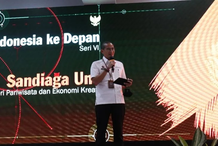 Menteri Pariwisata dan Ekonomi Kreatif (Menparekraf) Sandiaga Salahuddin Uno saat Studium Generale 2022-2023 Seri 6 di Universitas Surabaya (Ubaya), Senin (19/12/2022). ANTARA/HO-Humas Ubaya